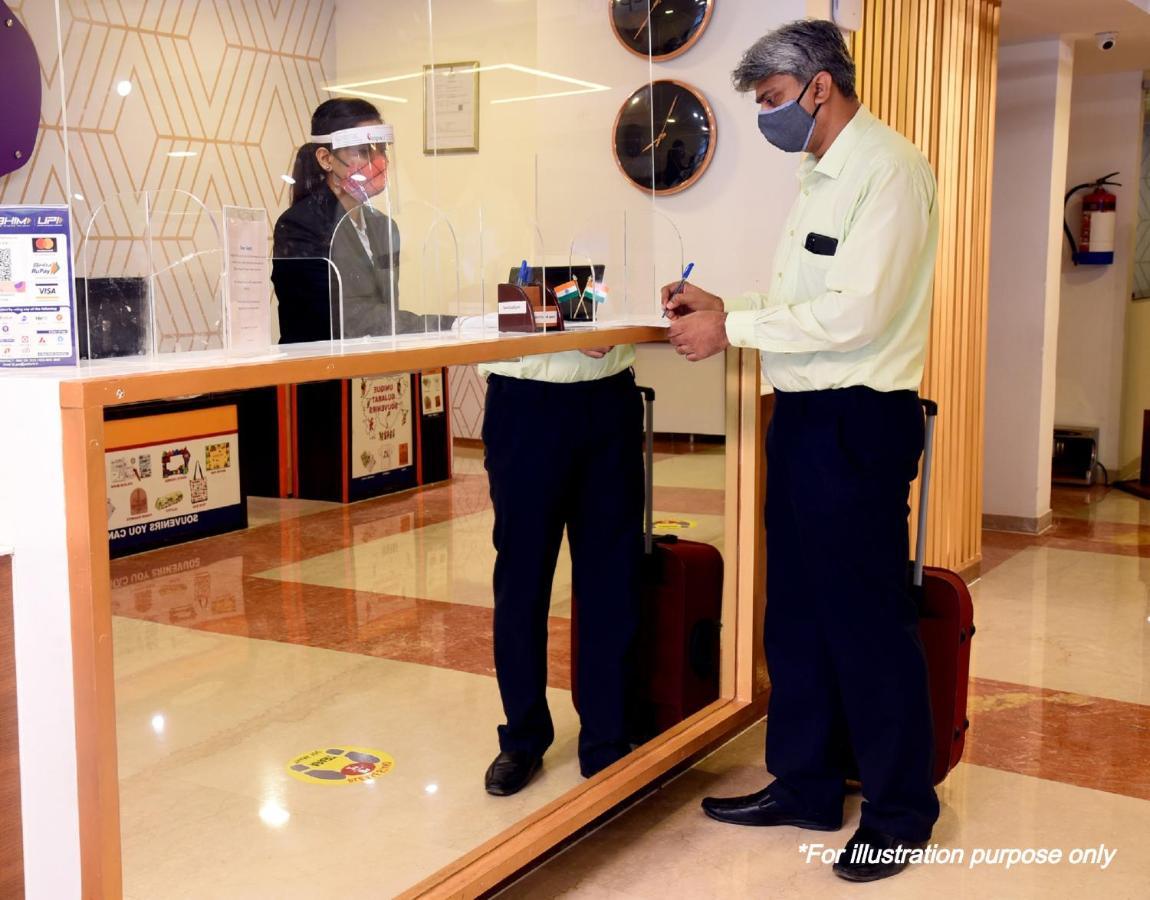 โอโย 22826 โฮเต็ล เชลเทียร์ แอนด์ เรสเทอรองต์ Hotel อัครา ภายนอก รูปภาพ